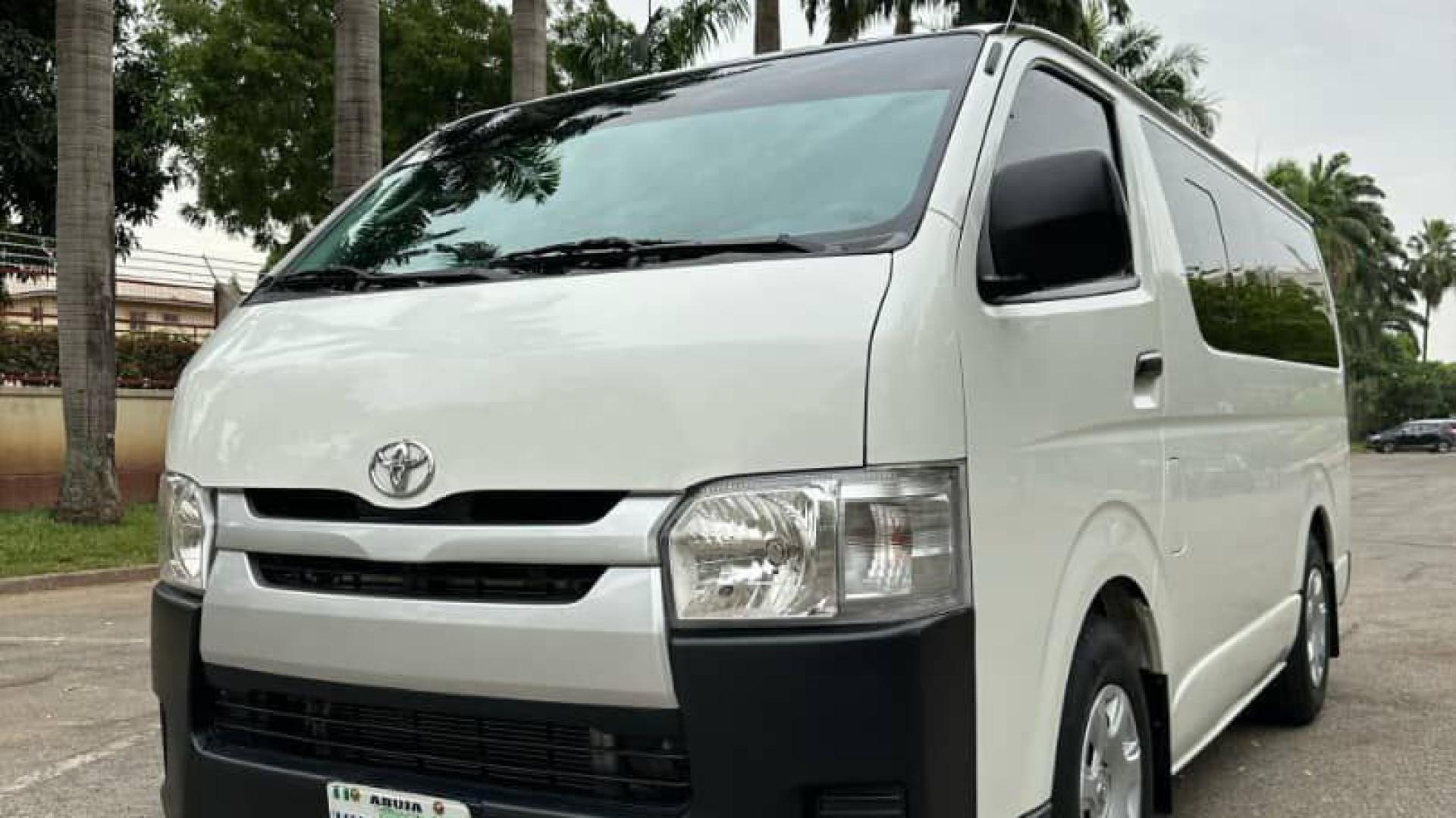 Hiace Bus 2015