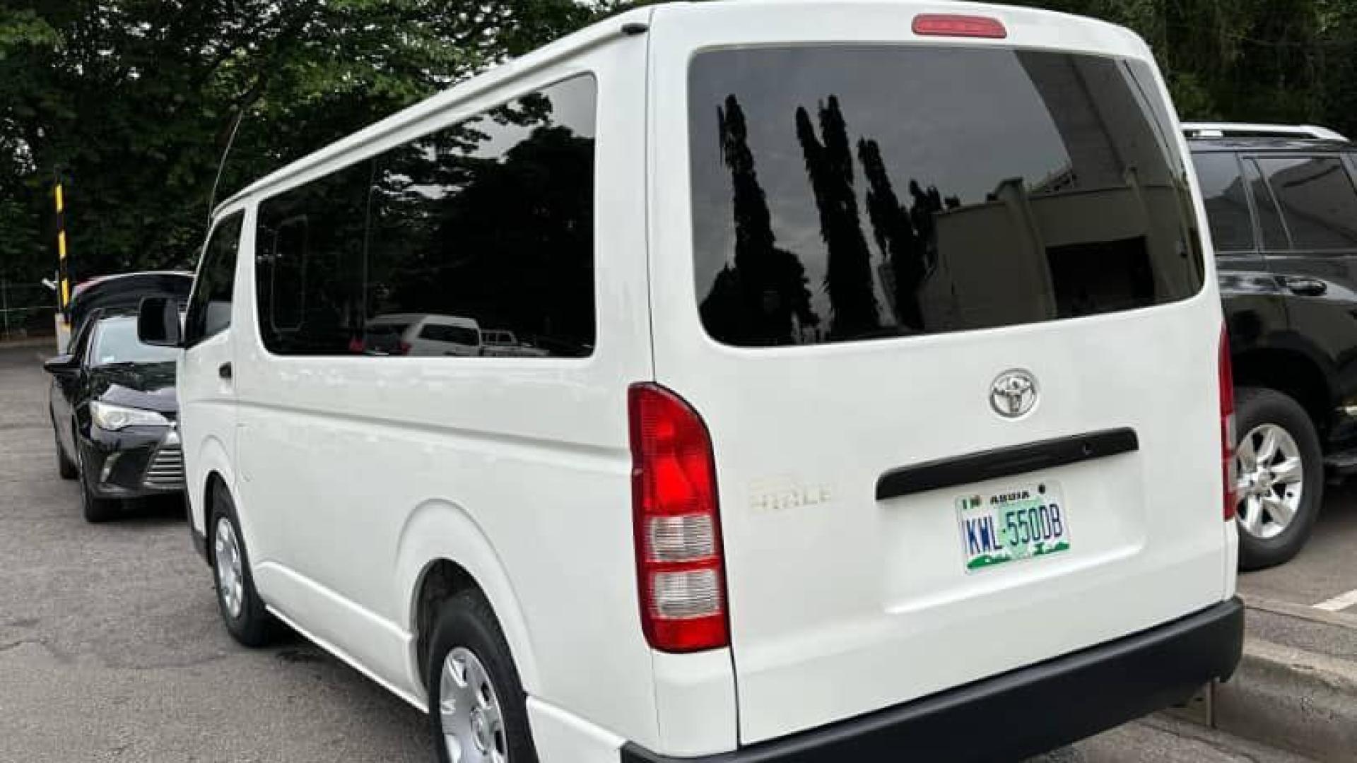 Hiace Bus 2015