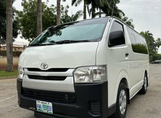 Hiace Bus 2015