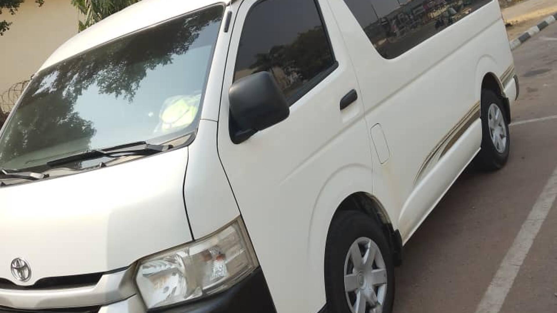 toyota Hiace Bus 2015