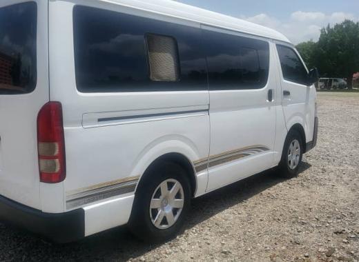toyota Hiace Bus 2015