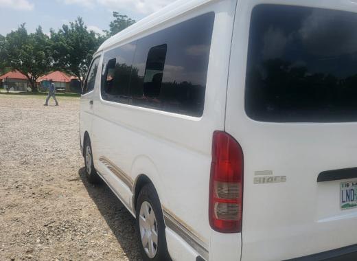 toyota Hiace Bus 2015