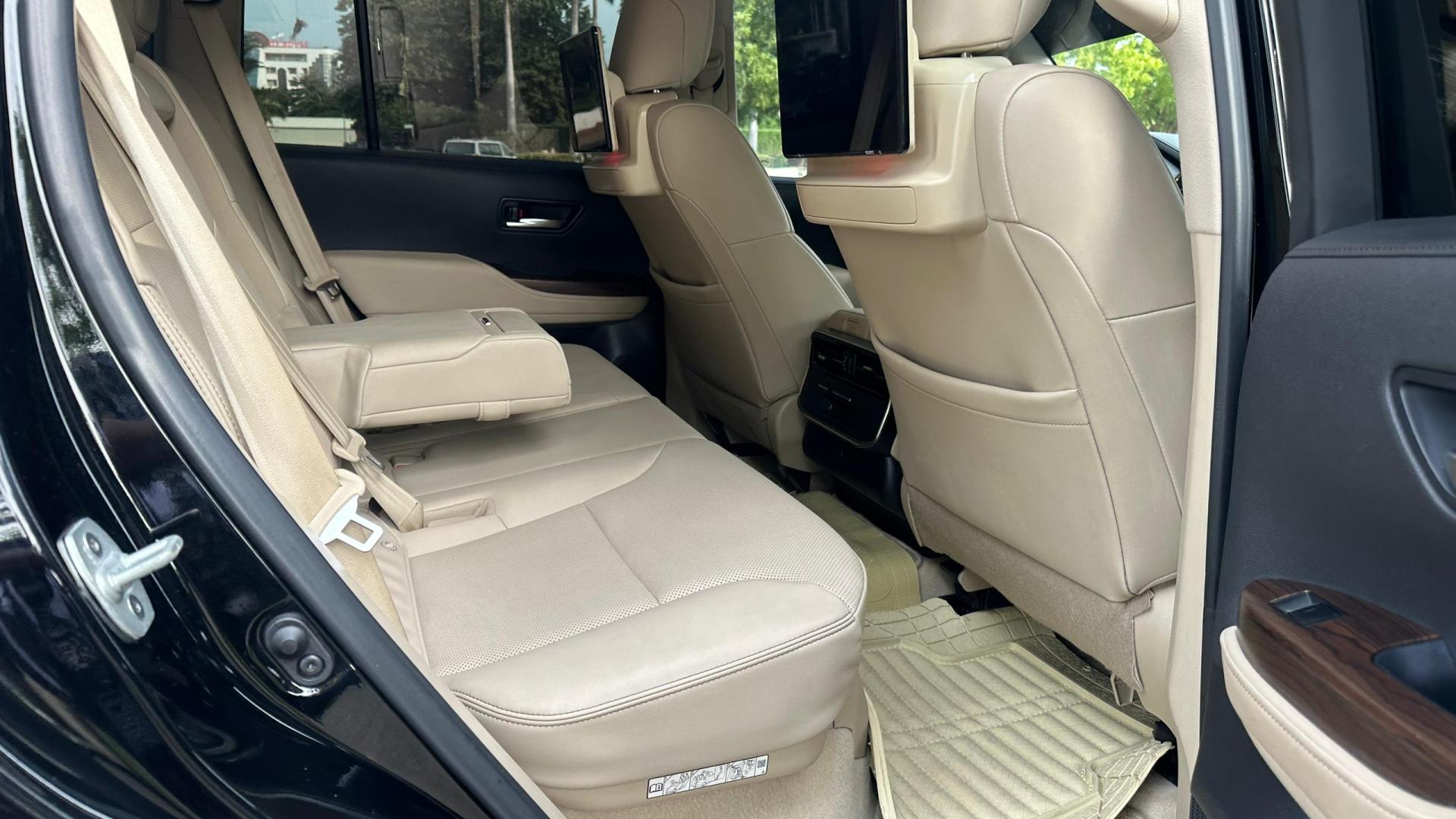 toyota landcruiser 570 2025