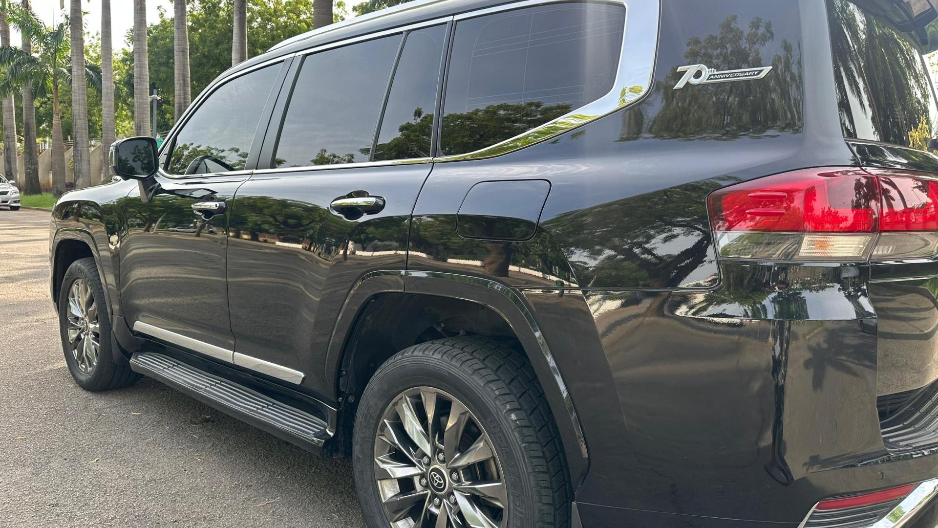 toyota landcruiser 570 2025