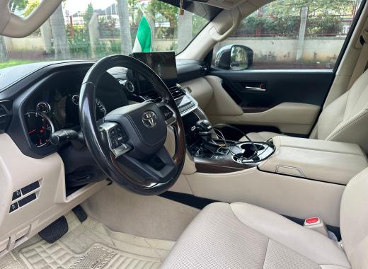 toyota landcruiser 570 2025